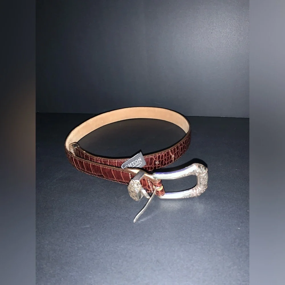 Vintage, Brighton Belt with a beautiful silver plated floral belt buckle. - Picture 2 of 8
